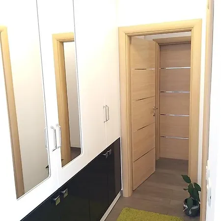 Apartment 3 Bedroom With Terrace And Free Parking *