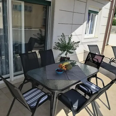 Apartment 3 Bedroom With Terrace And Free Parking *