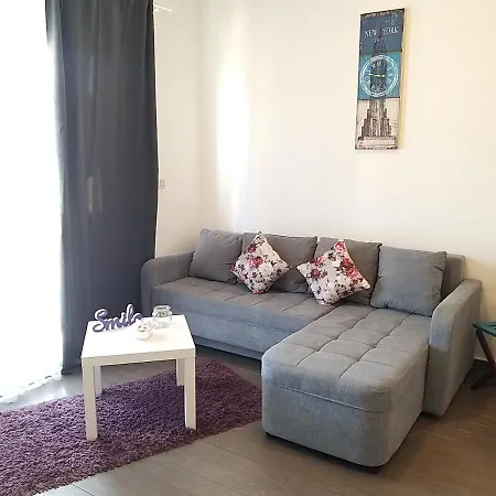 3 Bedroom With Terrace And Free Parking Apartment